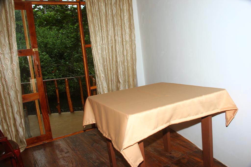 Seasons Four Mini Jungle Cabana Matara Room photo